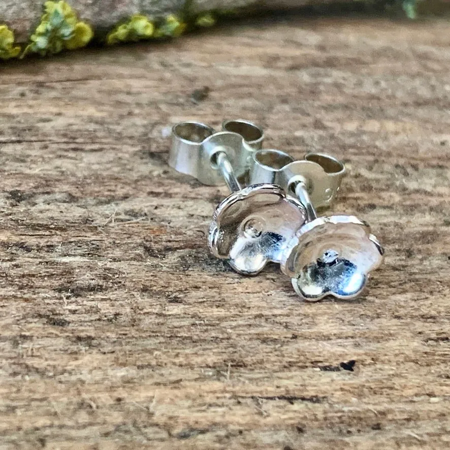 Silver dainty flower stud earrings